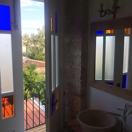 Ξενοδοχείο King Aegeus 2*